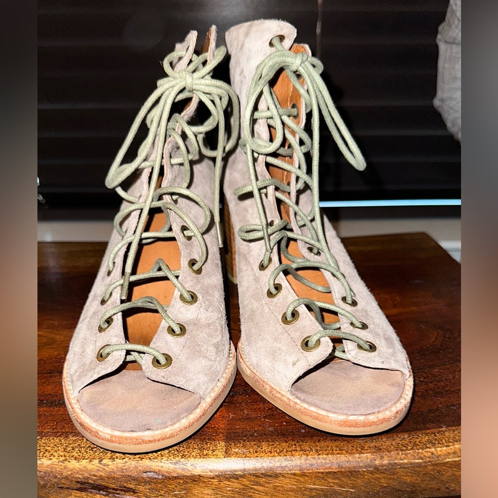 Super Cute lace up suede pump in Taupe.